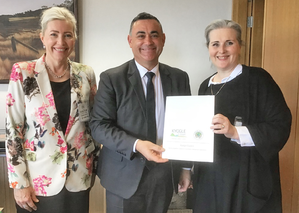 Photo of Isabel Perdriau (Executive Officer NRJO), Deputy Premier John Barilaro and Cr Danielle Mulholland (Chair, NRJO)